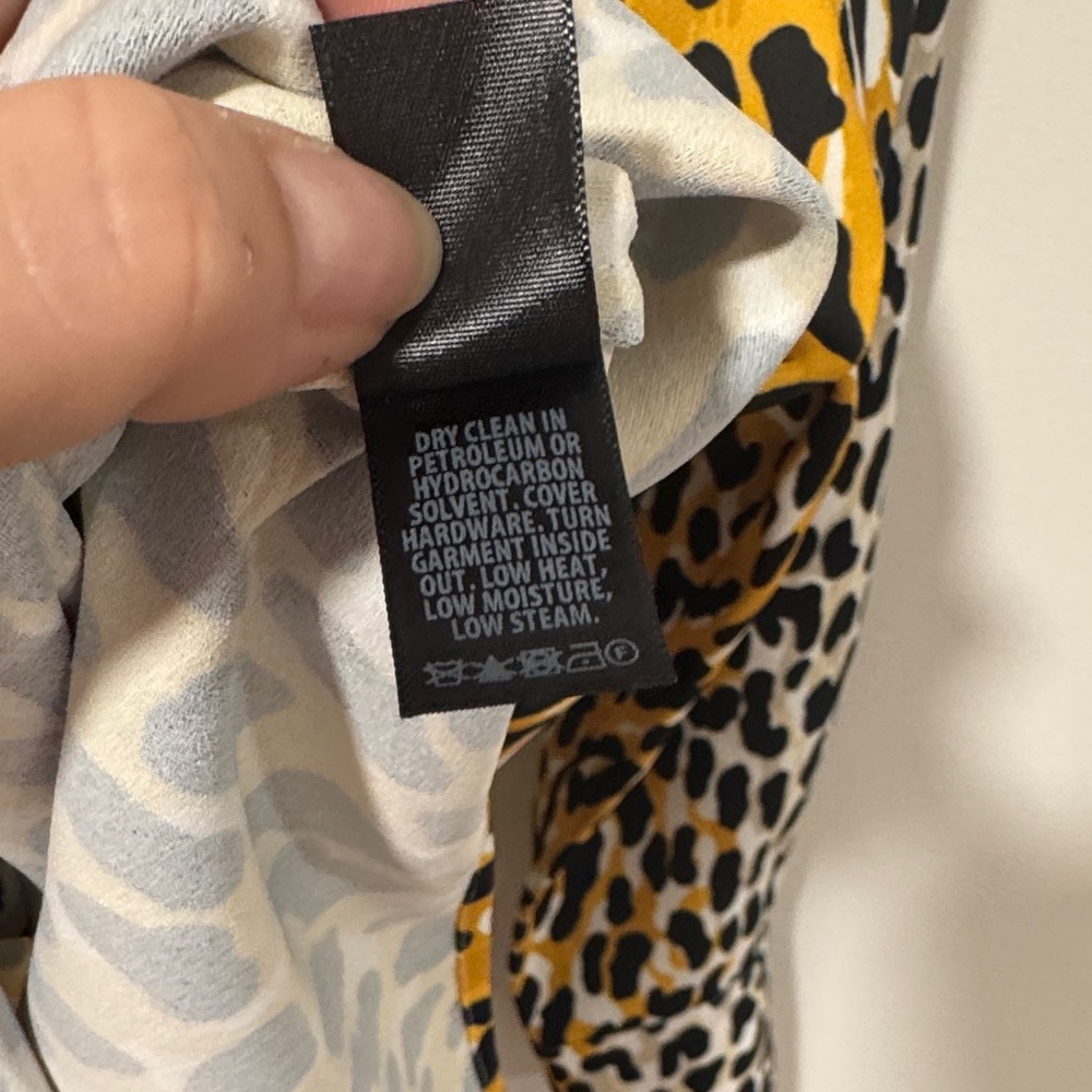 St. John Leopard Print Medium Shirt - Picture 7 of 10